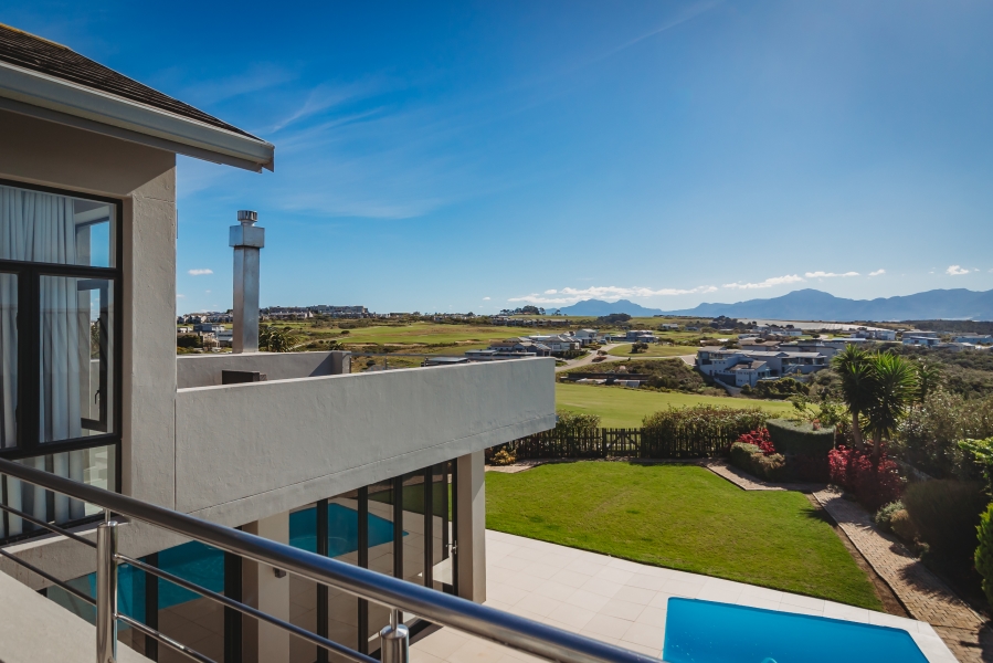 4 Bedroom Property for Sale in Herolds Bay Western Cape